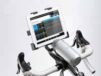 トレーニングの効率アップに…自転車用タブレットホルダーが、ソフトと同時発売 画像