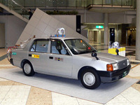 【ENEX2006】風力発電のタクシー 画像