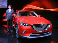 【マツダ CX-3 発表】小飼社長「成長支える新機軸モデルに自信」 画像