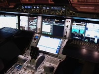 エアバスの最新鋭機「A350 XWB」のコックピットを見た［写真蔵］ 画像