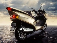 【リコール】ホンダの大排気量スクーター、急ブレーキで転倒 画像