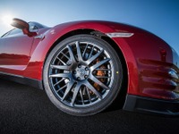 日産 GT-R 2015年モデル、ダンロップの高性能ランフラットタイヤを装着 画像