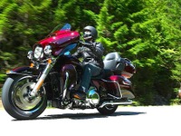 【ハーレー FLHTKL TC ウルトラリミテッドロー 試乗】待望の扱いやすいウルトラ…青木タカオ 画像