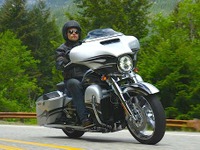 【ハーレー FLHXSE CVO ストリートグライド 試乗】ゴージャスを極めた純正カスタム…青木タカオ 画像