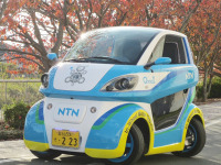 横移動可能なEVモビリティ「Q'mo」、ナンバープレートを取得…NTNが開発 画像