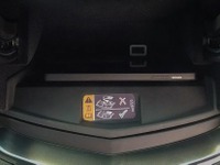 キャデラック、インフォテイメントシステムに携帯電話ワイヤレスチャージ機能を搭載 画像