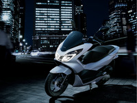 【ホンダ PCX150 試乗】原二の俊敏さで高速も、忙しい“都会人”にうってつけ…青木タカオ 画像