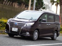 【トヨタ エスクァイア 試乗】ハイブリッドで2トーン内装、本革風が“らしい”選び方…青山尚暉 画像