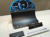 シャープの自由に形状を設計できるディスプレイ、任天堂が次世代機などで採用か 画像