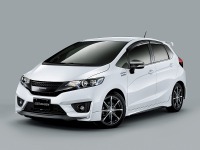 ホンダ フィットハイブリッド、2015年モデルに無限パーツ新設定 画像