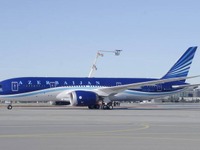 アゼルバイジャン航空、787ドリームライナー初号機を受領 画像