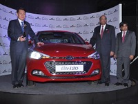 ヒュンダイ、2年連続で「インドカーオブザイヤー」受賞…今年は i20 新型 画像