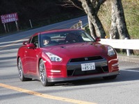 【日産 GT-R & ニスモ GT-R 試乗】ドライバーを選ばないドライビングプレジャーこそ真骨頂…中村孝仁 画像