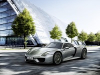 【ポルシェ 918スパイダー 試乗】その姿に似つかわしくないほどのジェントルさ…山崎元裕 画像