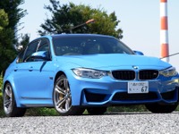【BMW M3・M4 新型】M3セダンにもCFRPルーフ採用で「どちらもパフォーマンスの差はない」 画像