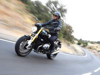 【BMW R nineT 試乗】アナログな車体が見せる快活な走り…青木タカオ 画像