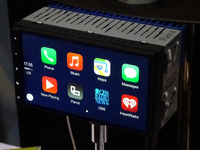 【CES15】Parrot、CarPlayとAndroid autoに両対応したAndroid車載器「RNB6」を公開 画像