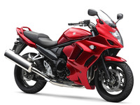 スズキ、大型フルカウルバイクの「バンディット1250F ABS」に新色 画像