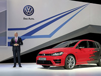 【CES15】ジェスチャーだけでサンルーフが開く…VW ゴルフRタッチ を公開 画像