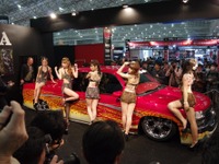 【東京オートサロン15】過激コンパニオンで話題のアイワ、今年も納得の注目度 画像