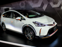【東京オートサロン15】トヨタ プリウスα CYBER CROSS CONCEPT…モデリスタの英知を結集［詳細画像］ 画像