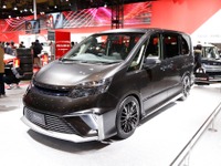 【東京オートサロン15】日産 セレナ が高級ミニバンに…オーテックがコンプリートカーを提案 画像