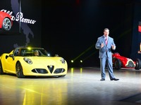 【デトロイトモーターショー15】ヘリテイジを押し出したアルファ 4Cスパイダー のデビュー 画像