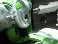 【ジュネーブモーターショー06】トヨタアーバンクルーザー、一枚上手のインテリア 画像