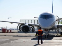 三菱航空機 MRJ、右舷エンジンの試験運転…初飛行に向け本格始動 画像