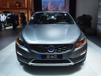【デトロイトモーターショー15】ボルボ S60 に「クロスカントリー」…セダンでSUV展開の理由 画像
