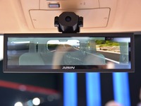 【デトロイトモーターショー15】後続車との距離感も把握できる、アイシンのリアモニター 画像
