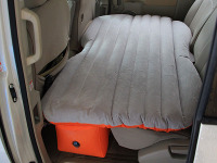 ビーズ、後部座席がフラットなベッドになるマットを発売…セダンでも快適車中泊 画像