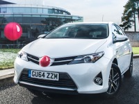 トヨタ謎のコンセプトカー、正体は オーリス …「赤い鼻」のチャリティ仕様 画像