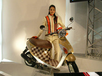 【東京モーターサイクルショー06】コンパニオン写真蔵 画像
