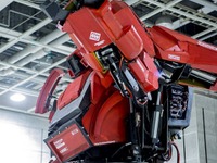 「Amazon」で買える全長3.8mのロボット…価格は1億2000万円ナリ 画像