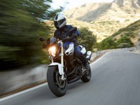 【BMW F 800 R 新型発表】真のオールラウンダーへと進化した走り［動画］ 画像