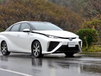 【トヨタ MIRAI 試乗】“未来的ではない”ところに本気を感じる…岩貞るみこ 画像