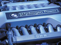 新型ロールスロイスに水素燃料V12エンジン 画像