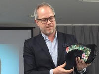 開発期間7年…0.1秒でふくらむ、エアバッグ内蔵自転車用ヘルメット 画像