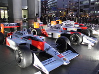 【ホンダ F1】歴代マシン8台、青山本社ビル前に登場…通行人の注目集める 画像