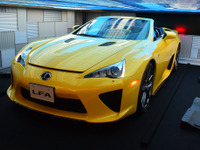 LFAスパイダー がスクリーンに…INTERSECT BY LEXUSで映像アート 画像