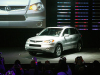 【ニューヨークモーターショー06】RDX にアキュラ初のターボ搭載 画像