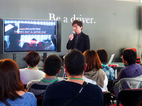 【マツダ ロードスターTHANKS DAY 2】低くて短いオーバーハング…LEDとつり目のワケにファン「なるほど」 画像