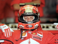 シューマッハが挑戦するセナの記録 画像