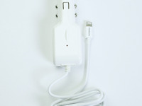 オウルテック、Lightningケーブル一体型の2.4Aシガーソケット充電器を発売 画像