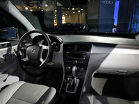 【ニューヨークモーターショー06】スズキXL7、インテリアの苦心 画像