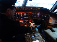 JAL機長が語る「B777のコックピット」…着陸の瞬間の操作と機体の動き［フォトレポート］ 画像