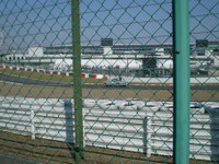 【F1 日本GP】観戦シート紹介…毎年即完売、観えにくいがお得なアウトレット　3月8日チケット発売 画像