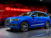 【ジュネーブモーターショー15】アウディ Q7 新型にPHV…58.8km/リットルの低燃費 画像