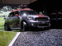 【ジュネーブモーターショー15】MINI クロスオーバー に「パークレーン」…上質な特別モデル 画像